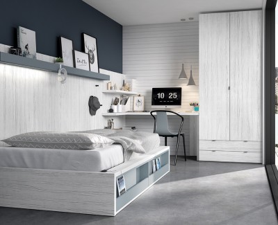 Habitación juvenil con cama compacta, armario con puertas batientes y escritorio