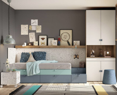 Habitación con cama compacta con cajones y escalera, y armario con escritorio extraíble
