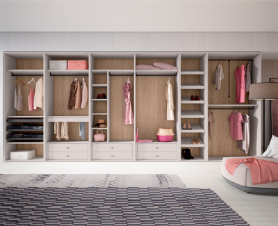Armario con 11 puertas batientes
