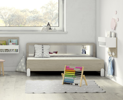 Cama Montessori con trasera y espejo