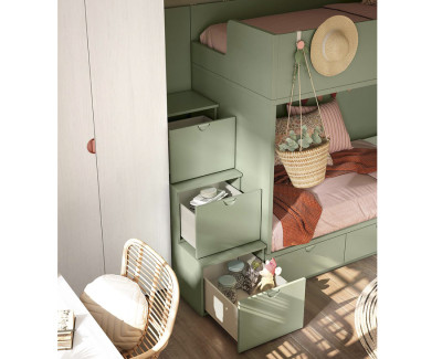 Habitación con litera con 3 cajones y escalera, armario y escritorio