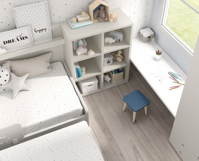 Habitación infantil con cama nido, escritorio, armario y estantería