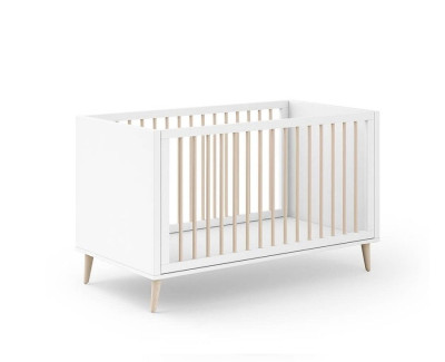 Cuna con patas de madera